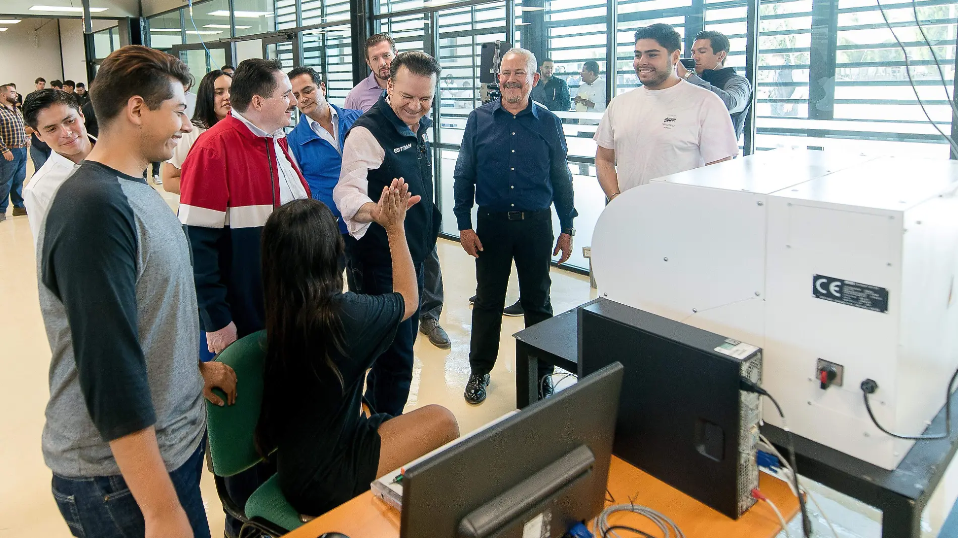 Gobernador entrega laboratorio de alta tecnología a la Universidad Tecnológica de Durango